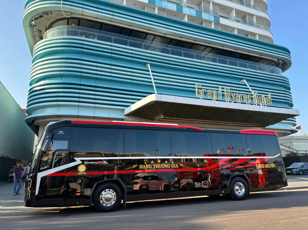 bảng giá thuê xe cưới TPHCM Limousine