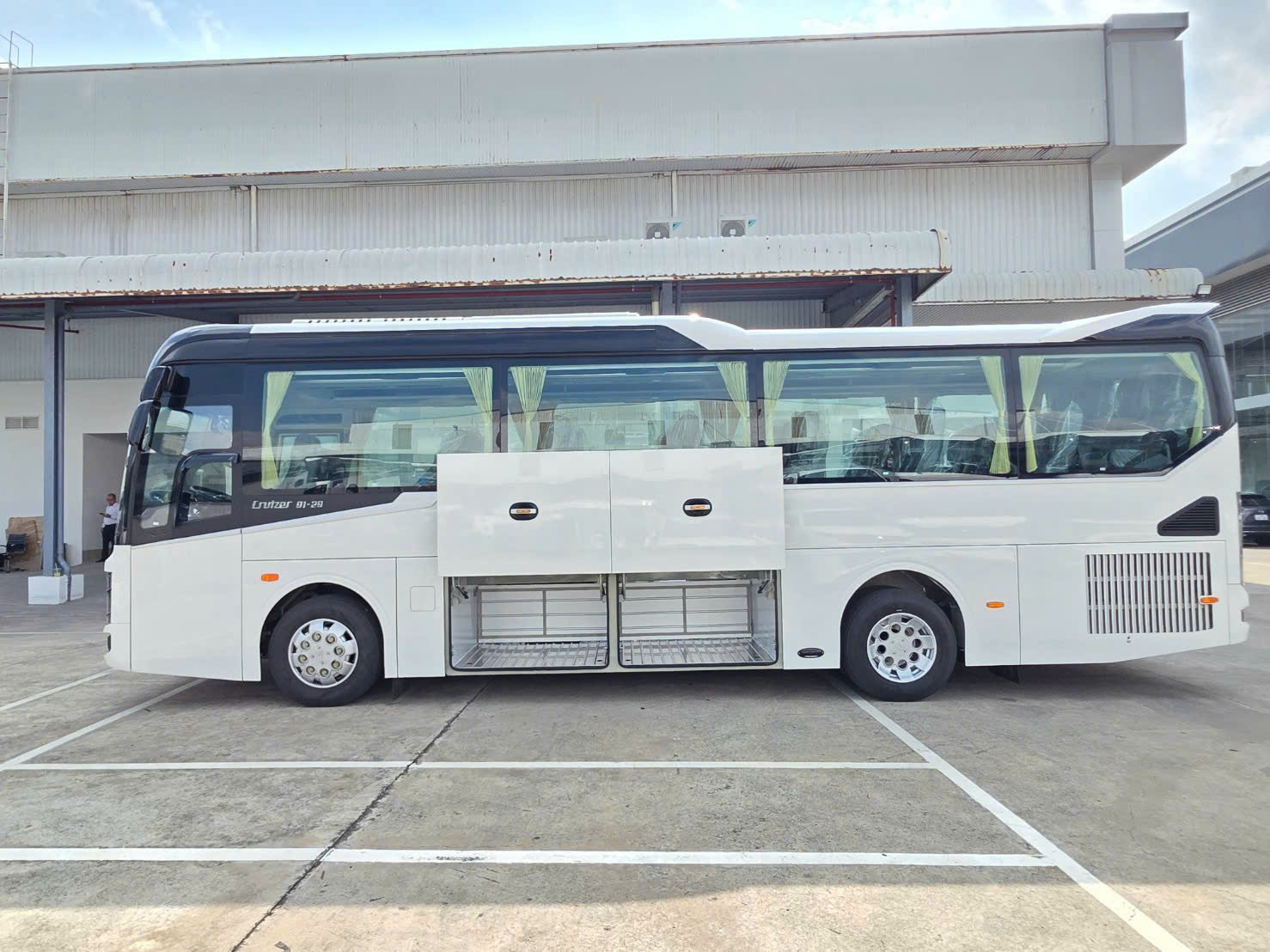 Thuê xe 29 chỗ TPHCM – Xe đời mới, tiện nghi, giá tốt