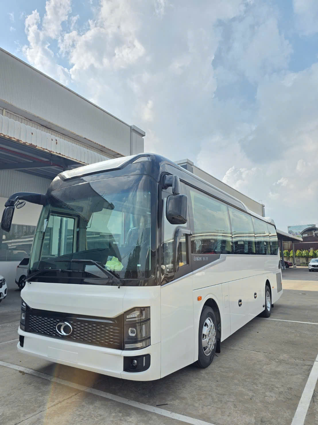 xe 29 chỗ phục vụ đoàn khách du lịch