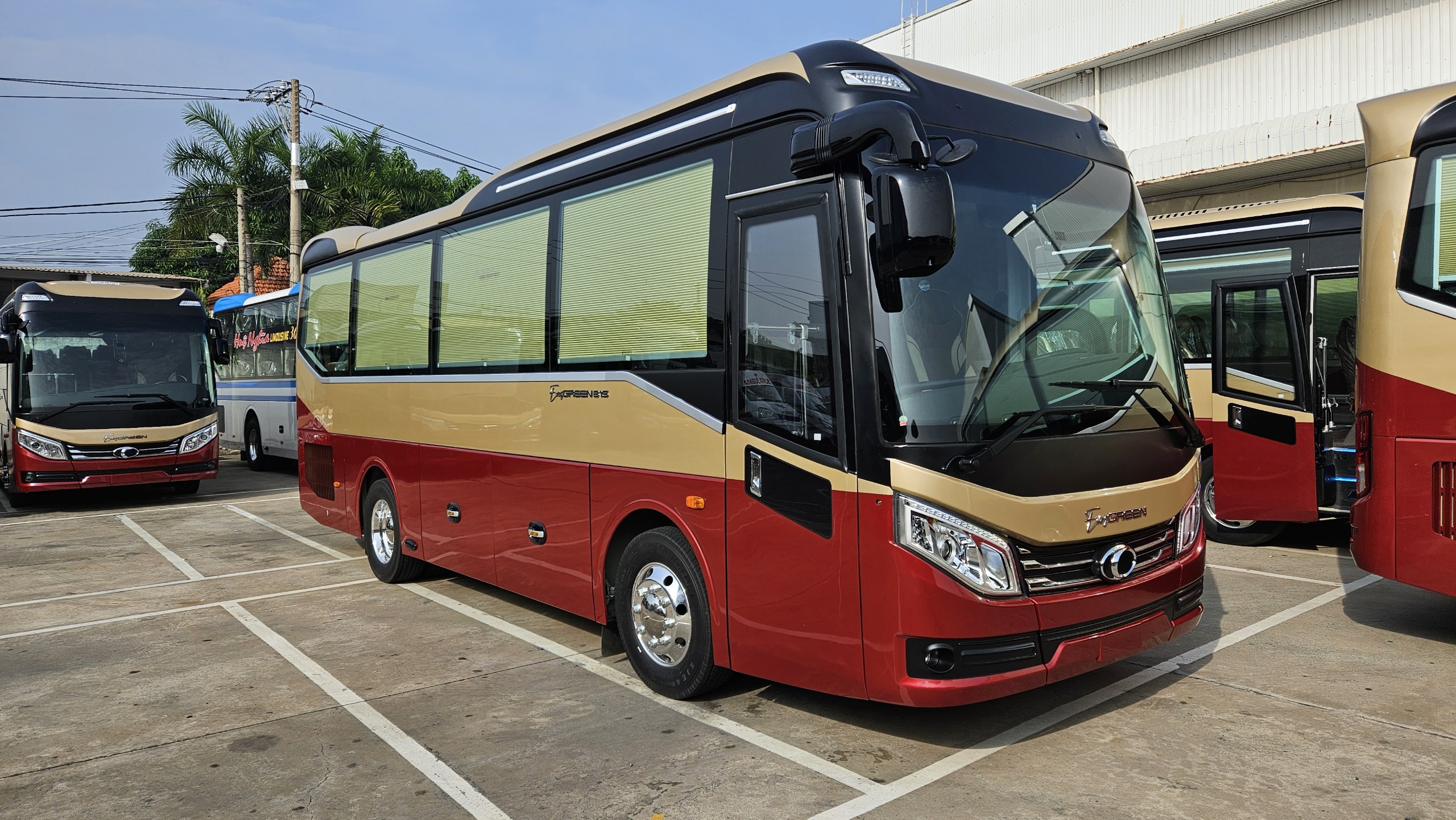 THUÊ XE DU LỊCH TẠI TP.HCM ĐÓN TẬN NƠI