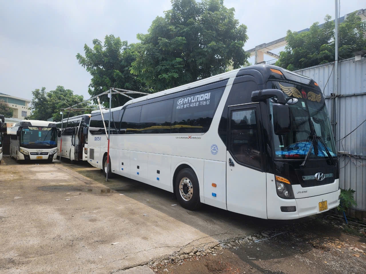 Thuê xe 16 chỗ TPHCM – Tiện lợi cho mọi hành trình
