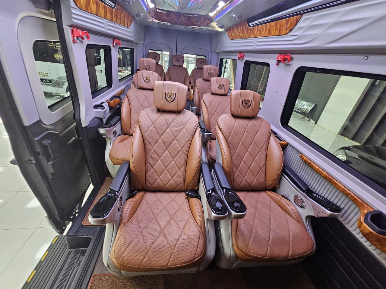 Thuê Xe Limousine Từ TP. Hồ Chí Minh Đi Các Tỉnh – Sang Trọng, An Toàn & Tiện Nghi